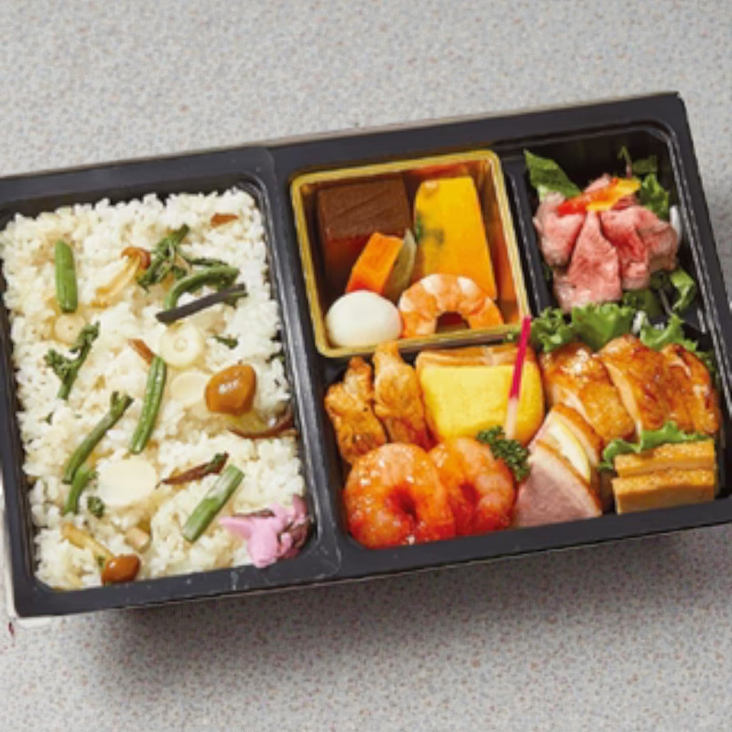 春夏秋冬：柏（かしわ） 山菜ときのこの おこわ弁当